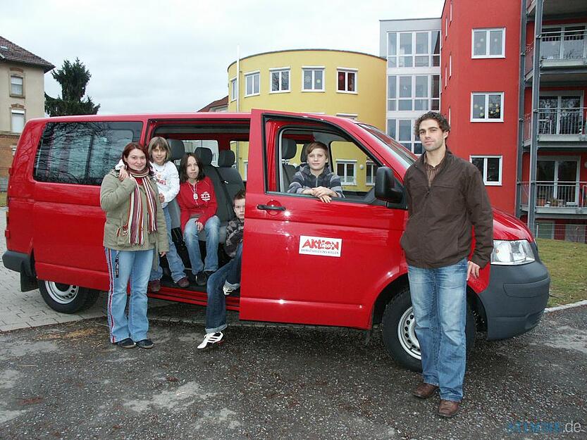 11.12.2007: Die Aktion "Mensch" fördert die Anschaffung eines neuen Fahrzeugs, mit dem zahlreiche Fahrten unternommen werden können.