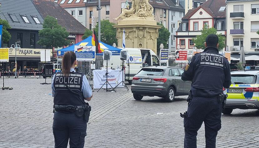 Auf dem Marktplatz in Mannheim kam es zu einem Messerangriff. Auf dem Marktplatz in Mannheim kam es zu einem Messerangriff.