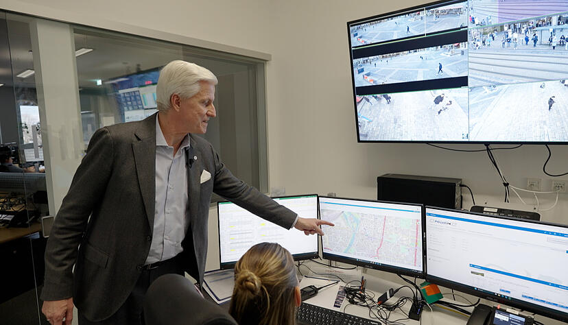 Die neue 360 Grad-Folge gibt Einblicke in das Kontrollzentrum der Video-&Uuml;berwachung auf dem Heilbronner Marktplatz.