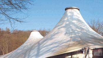 Herzstück mit Verfallsdatum: Der TÜV der Zeltmembran läuft ab, eine neue kostet 250 000 Euro − einer von zehn Sanierungsposten auf dem Gaffenberg.Foto: Dirks Herzstück mit Verfallsdatum: Der TÜV der Zeltmembran läuft ab, eine neue kostet 250 000 Euro − einer von zehn Sanierungsposten auf dem Gaffenberg.Foto: Dirks