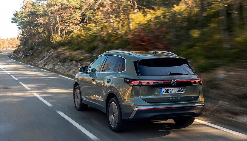 Mehr Platz unter der Klappe: In den Kofferraum passen bei nicht umgelegter Rückbank 652 Liter - das sind 37 mehr als zuvor. Mehr Platz unter der Klappe: In den Kofferraum passen bei nicht umgelegter Rückbank 652 Liter - das sind 37 mehr als zuvor.