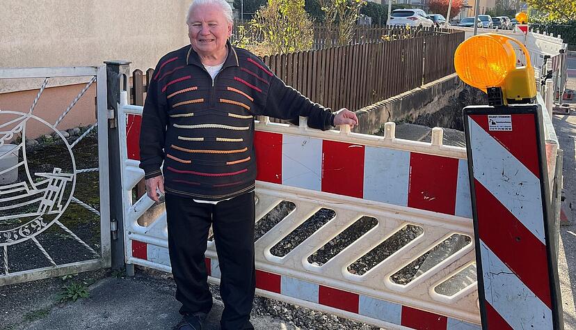 Ärgert sich über das Verkehrschaos: Karl Greven vor seinem Haus in der Bottwarbahnstraße.