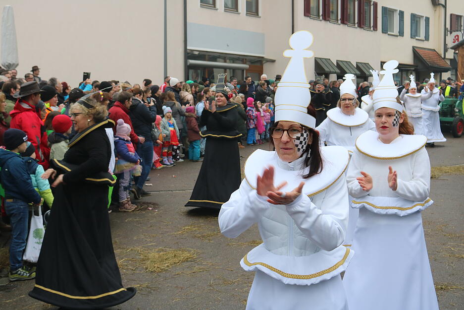 Der Festumzug im Mulfingen begeistert mit Vielfalt, Einfallsreichtum und Gemeinschaftsgef&uuml;hl.