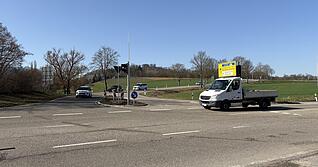 Monatelang hatten Autofahrer, die von der B39 nach links fuhren, Vorfahrt. Nun gilt hier wieder: Vorfahrt gew&auml;hren.