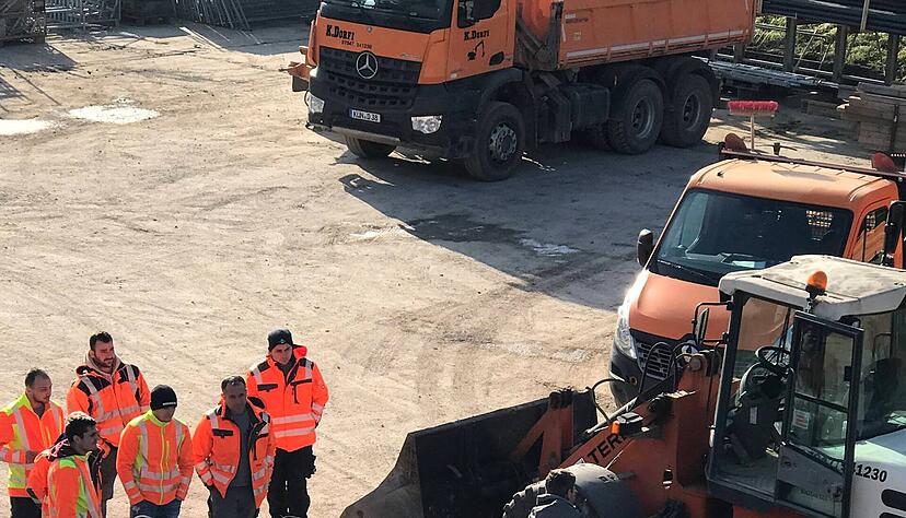 Der Fachkräftemangel trifft auch die Baubranche hart. Neue Mitarbeiter zu finden, wird zunehmend schwer. Der Fachkräftemangel trifft auch die Baubranche hart. Neue Mitarbeiter zu finden, wird zunehmend schwer.