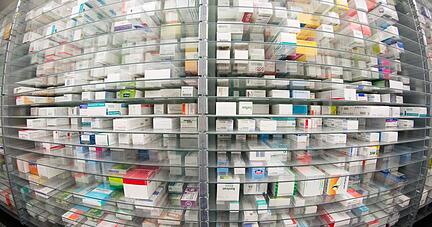 An Medikamente kommen die Hüffenhardter wie nur per Sammelstelle. Eine Apotheke gibt es im Ort nicht. Foto: dpa