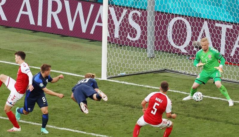 Der Finne Joel Pohjanpalo (M.) traf per Kopfball. Der Finne Joel Pohjanpalo (M.) traf per Kopfball.