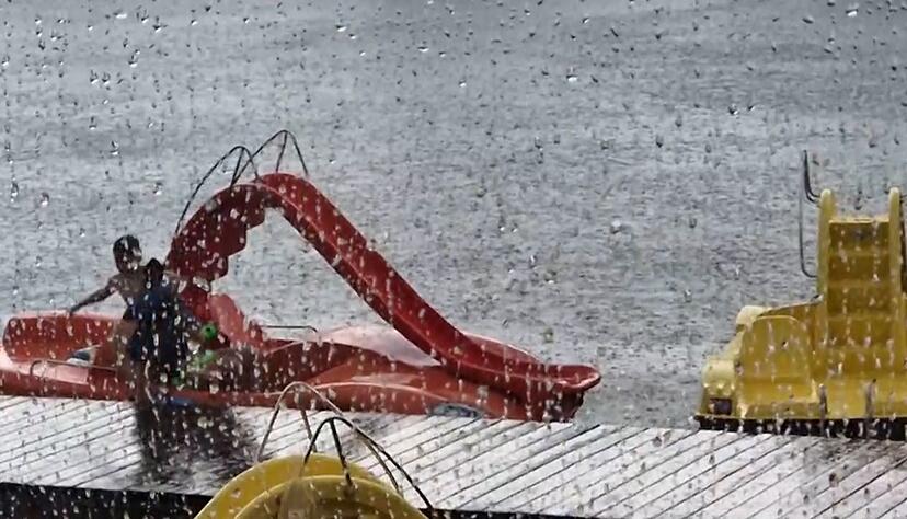 Mancherorts f&auml;llt der Sommerferienspa&szlig; in den n&auml;chsten Tagen ins Wasser. (Archivbild)
