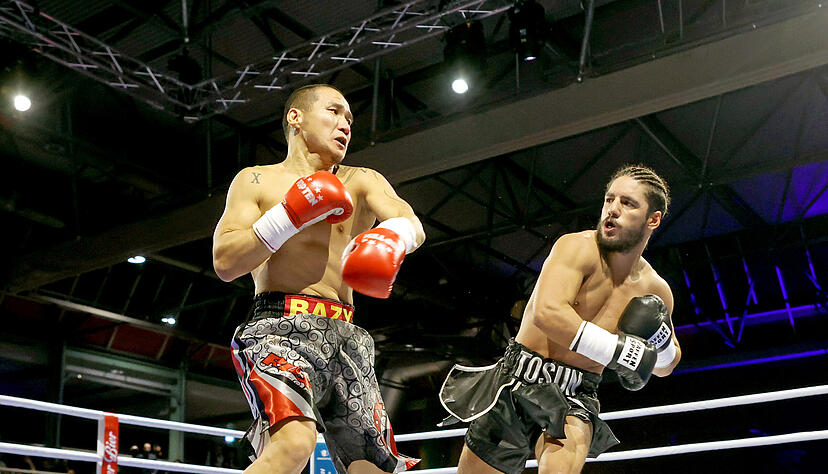 Boxnacht in der R&ouml;merhalle Heilbronn. Hakan Tosun (Heilbronn) gegen Bazargus Jugder (Mongolei)