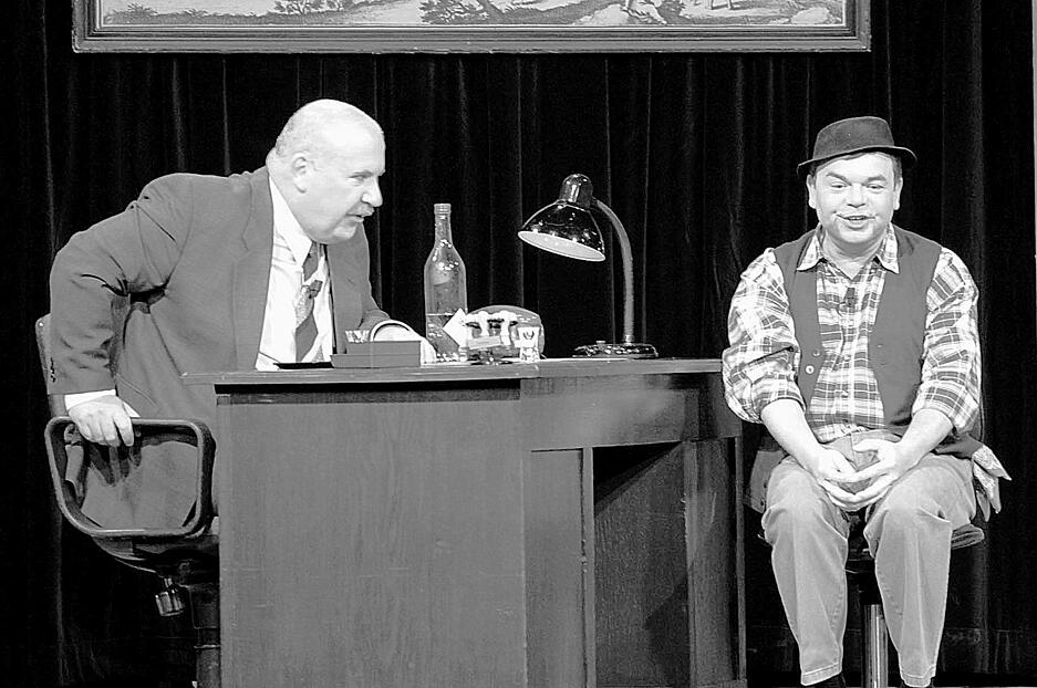 2001: Da hilft nur noch ein Schnaps. Hannes und der Bürgermeister von der Mäulesmühle zu Gast in Brackenheim. 2001: Da hilft nur noch ein Schnaps. Hannes und der Bürgermeister von der Mäulesmühle zu Gast in Brackenheim.