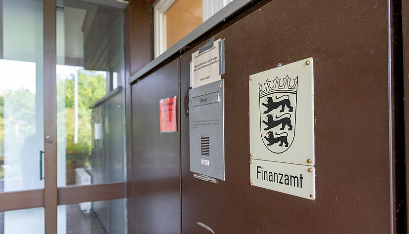 Beim Finanzamt Heilbronn weiß man um die Komplexität von Steuererklärungen. Wer Fragen hat, kann sich dort an das Personal wenden. Beim Finanzamt Heilbronn weiß man um die Komplexität von Steuererklärungen. Wer Fragen hat, kann sich dort an das Personal wenden.