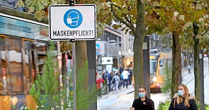 Wird es wieder zu einer Maskenpflicht in der Fußgängerzone kommen? Nach düsteren Schilderungen aus den Kliniken war es eine Idee im Gemeinderat.
Foto: Archiv/Berger