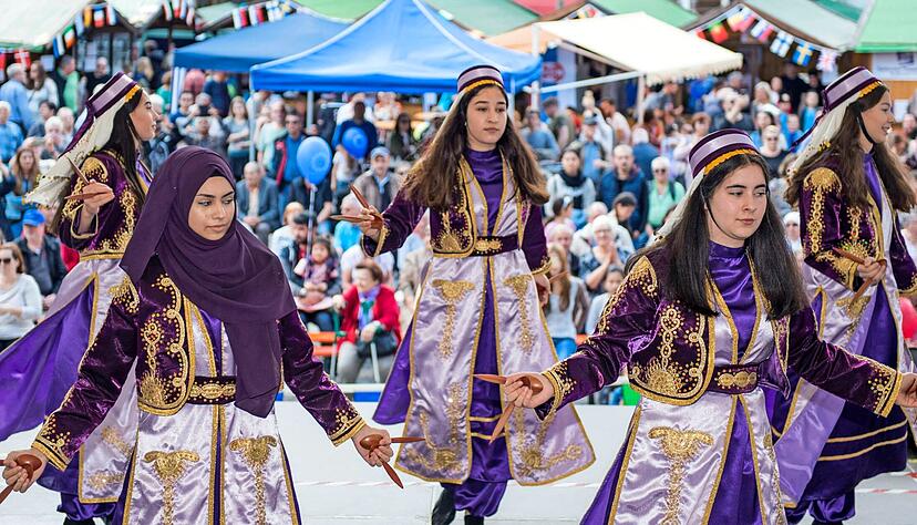 Vorreiter vieler heutiger Bem&uuml;hungen zur Integration von Zuwanderern war &uuml;ber 30 Jahre hinweg das multikulturelle Fest Treffpunkt Europa der Europa Union dem Kilianplatz.
Foto: Archiv/Berger