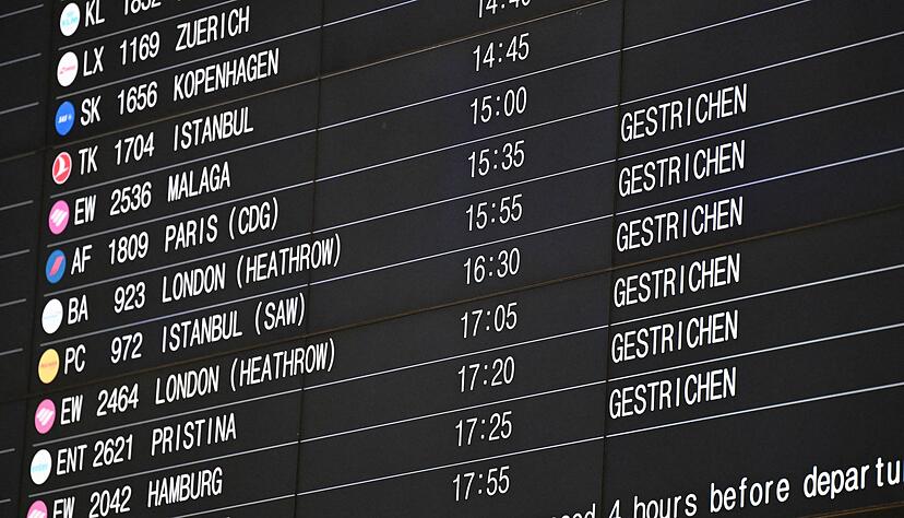 Über die Hälfte der Flüge fielen in Stuttgart aus. Über die Hälfte der Flüge fielen in Stuttgart aus.