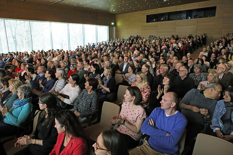 Die Besucherplätze in der dieses Mal nur fast vollbesetzten Aula am Heilbronner Bildungscampus.