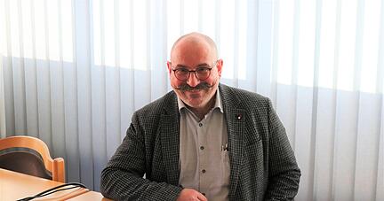 Auch nach 24 Jahren als B&uuml;rgermeister von Wei&szlig;bach noch l&auml;ngst nicht amtsm&uuml;de: Rainer Z&uuml;fle m&ouml;chte am 25. April zum dann vierten Mal gew&auml;hlt werden.
Foto: Armin R&ouml;&szlig;ler