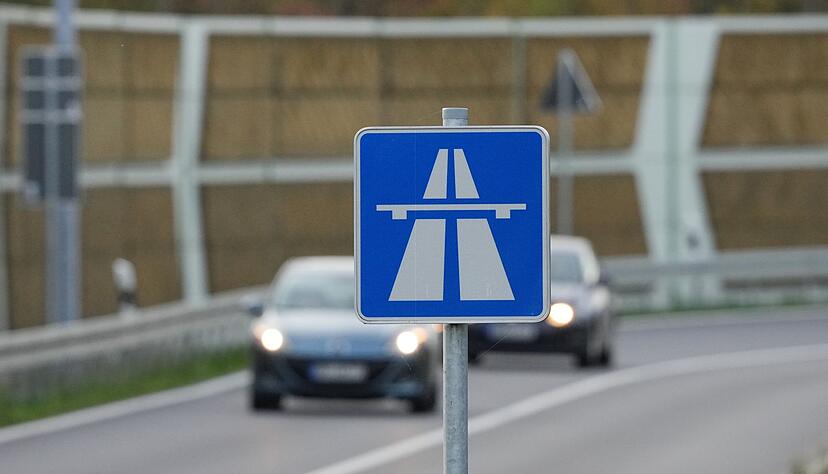 Wegen eines Schwertransports wird die A6 in Fahrtrichtung Heilbronn gesperrt. (Symbolbild)