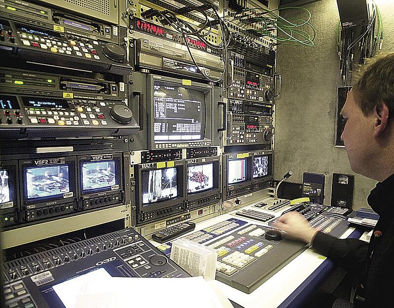 2004: Im Übertragungswagen des ZDF am 24. Januar muss alles funktionieren.