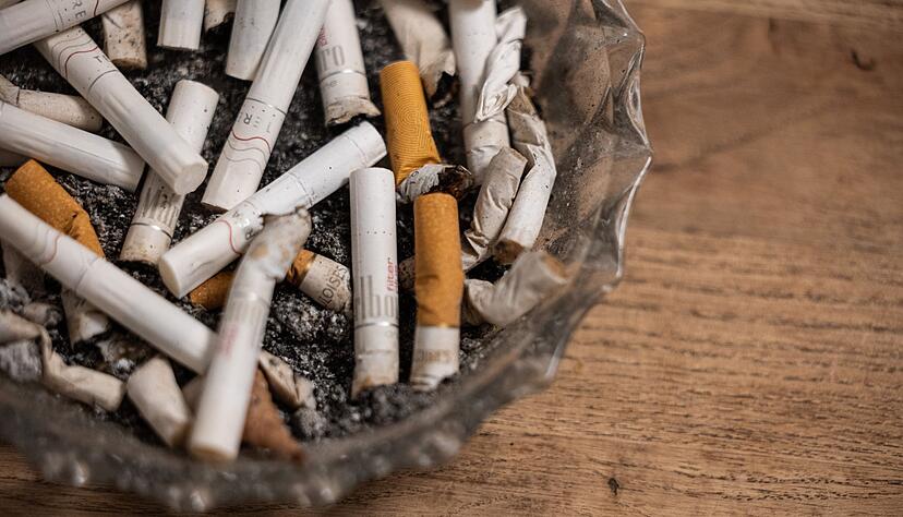 Rauchen h&auml;ngt eng mit dem Risiko f&uuml;r Lungenkrebs zusammen.