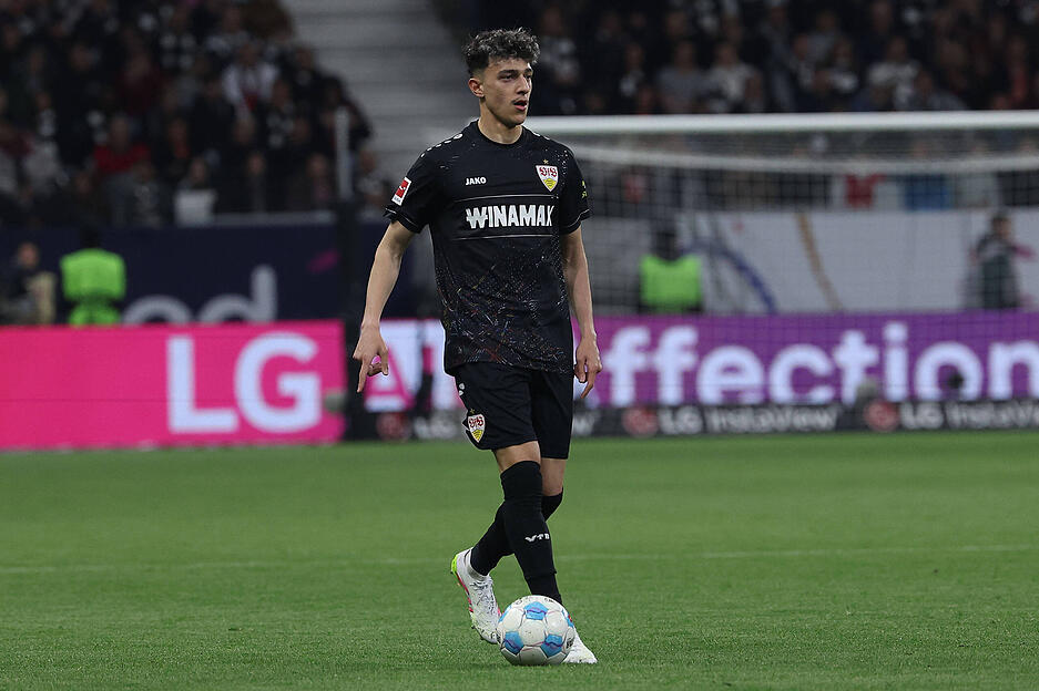 Ameen Al-Dakhil: Hatte einige gute Aktionen in der Abwehr, konnte aber Frankfurts Ekitike nicht unter Kontrolle. Kassierte nach einem Foul als letzter Mann die Rote Karte. Note: 5