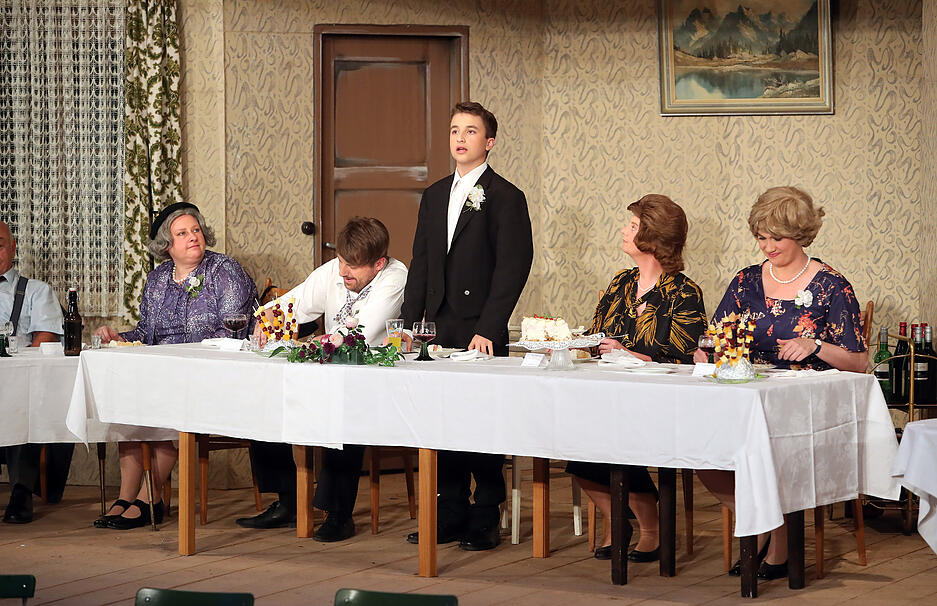 Premiere von "s'Konfirmandefescht" bei den Freilichtspielen Neuenstadt