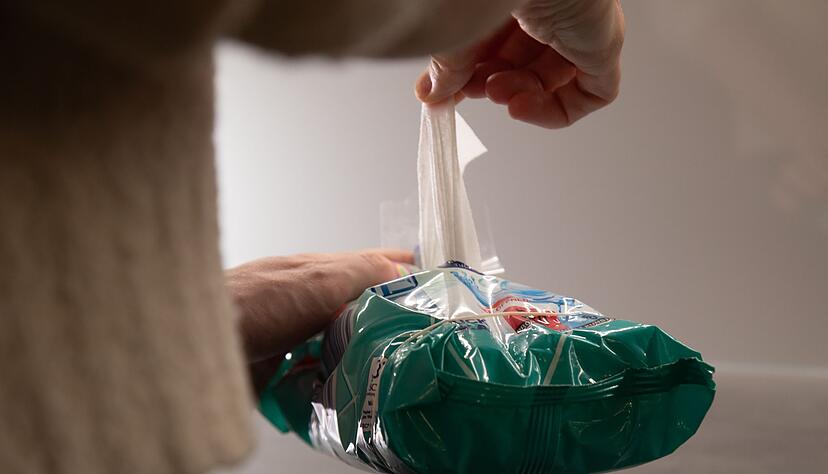 Beim Entnehmen der Feuchttücher entsteht mehr Widerstand. Beim Entnehmen der Feuchttücher entsteht mehr Widerstand.