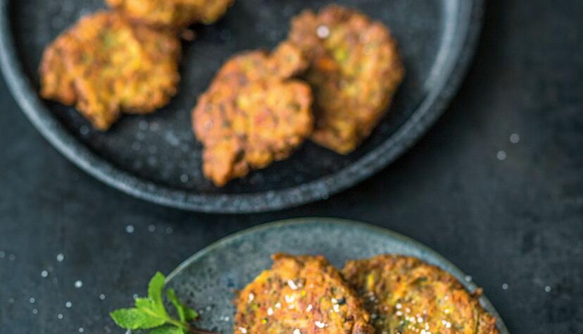 Hackfleisch kann bei diesen Linsentalern im griechischen Style teilweise oder auch ganz ersetzt werden.
