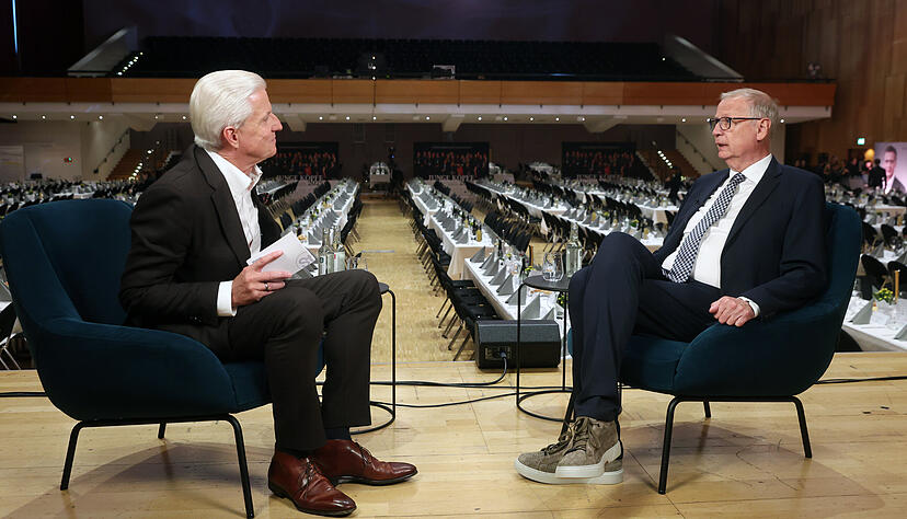 TV-Star G&uuml;nther Jauch sprach beim Stimme.TV-Live-Talk "Ohne Ausrede" mit Chefredakteur Uwe Ralf Heer unter anderem &uuml;ber Demokratie und Freiheit.