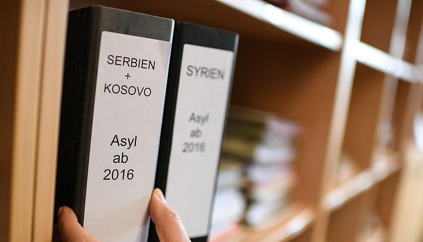 Besonders lange m&uuml;ssen sich Asylbewerber aus Togo, Gambia und Nigeria gedulden (Archivbild).