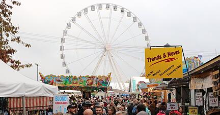 Ordentlich was los: Am Dienstagmittag tummeln sich die Menschen in den Gassen Musdorfs. Am Wochenende zuvor waren ganze 120 000 Menschen dort.
Fotos: G&ouml;tz Greiner