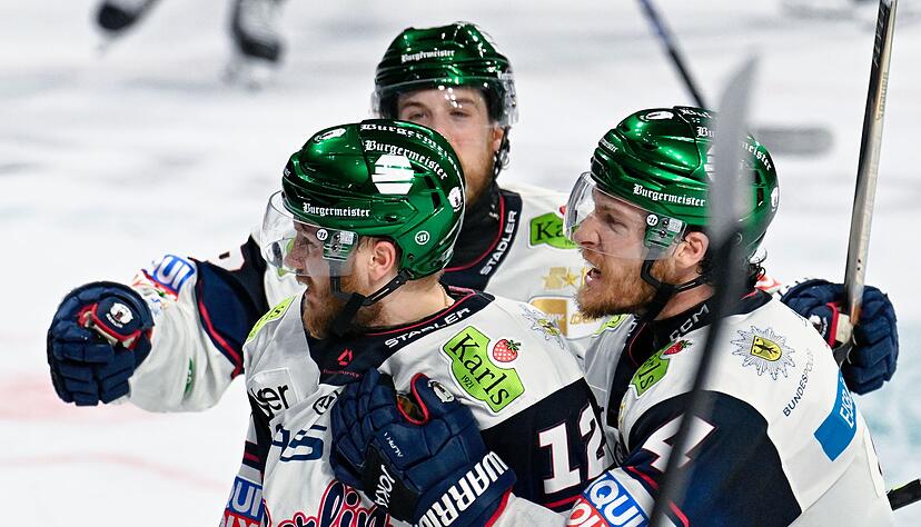 Jubeln auch im dritten Duell: Die Eisb&auml;ren Berlin