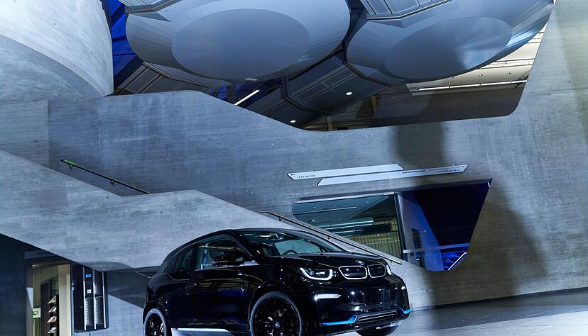 Duales System: Der kleine elektrische BMW i3 wurde auch mit Reichweitenverl&auml;ngerer  in Form eines Verbrenners angeboten.