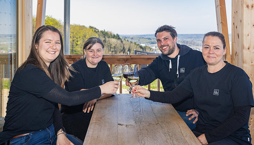 Dana D&uuml;rr, Melanie Fuchs, Patrick Wagner und Julia Beuttner bilden das Vorstandsteam des Musikvereins, der an diesem Wochenende mit der Bewirtung am N&auml;ser an der Reihe ist.