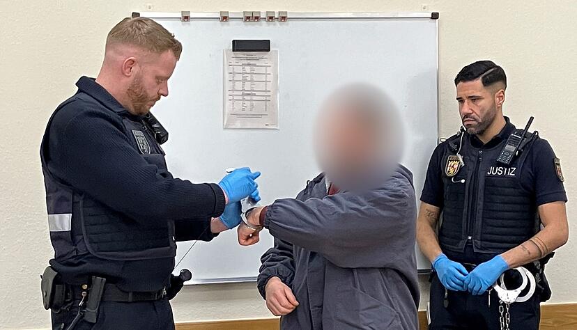 Der Angeklagte und der Geflohene kennen sich aus gemeinsamer Haft. (Archivbild)