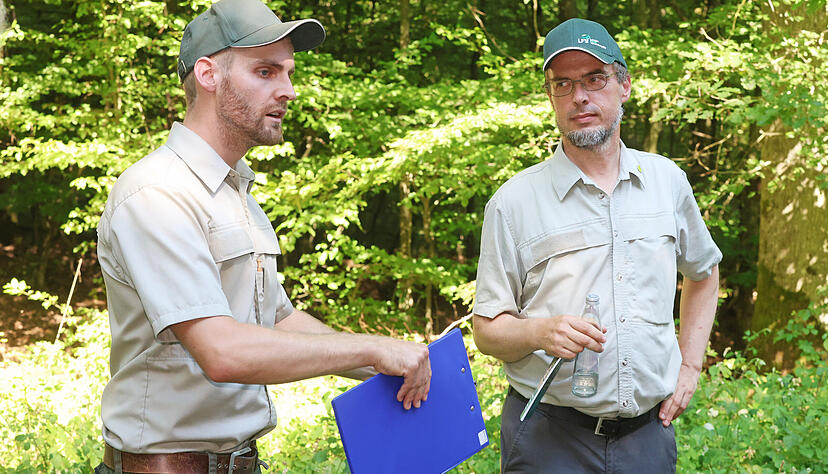 Forstabteilungsleiter Immanuel Schmutz (rechts) und der Leiter des Frostreviers-Ost Robin Ihle standen Rede und Antwort.