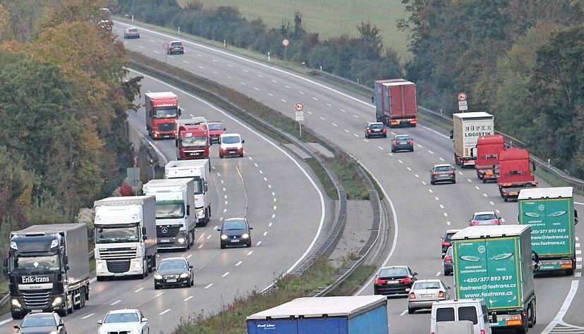 Die Teilstücke zwei und drei zwischen Bretzfeld, Öhringen, Neuenstein und Kupferzell werden als Doppelabschnitte geplant und sind in der Genehmigungsphase am weitesten. Sie werden nun zügig baureif gemacht und dann als erste ausgebaut.