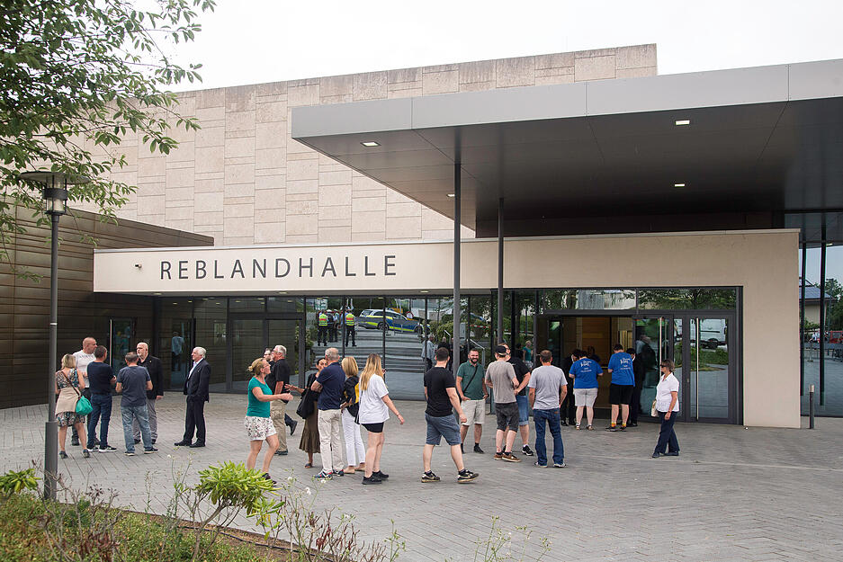 Gegendemo bei AfD-Bürgerdialog in Neckarwestheim