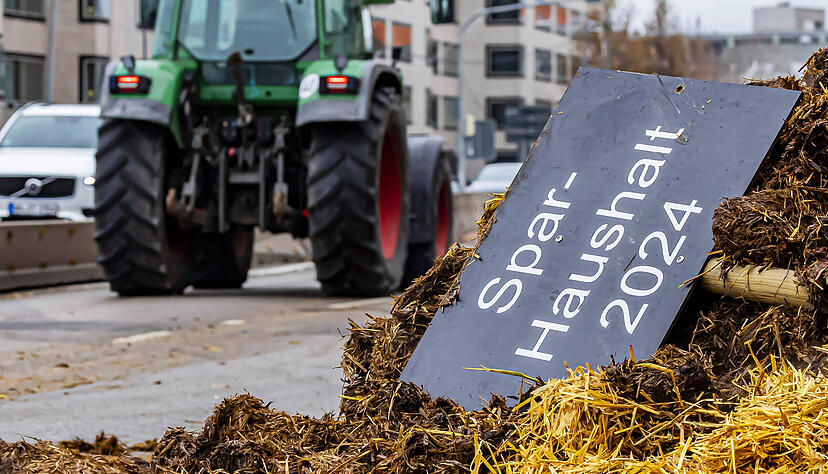 Landwirte mit über 1000 Traktoren legten am Donnerstag den Verkehr in Stuttgart lahm.