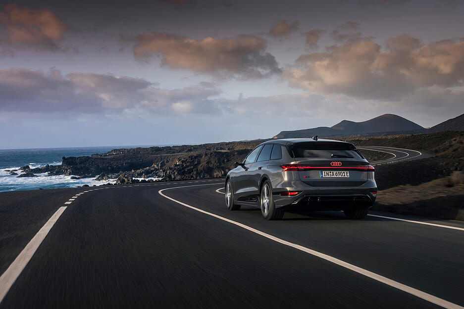 Heckansicht des neuen Audi A6 Avant E-Tron.