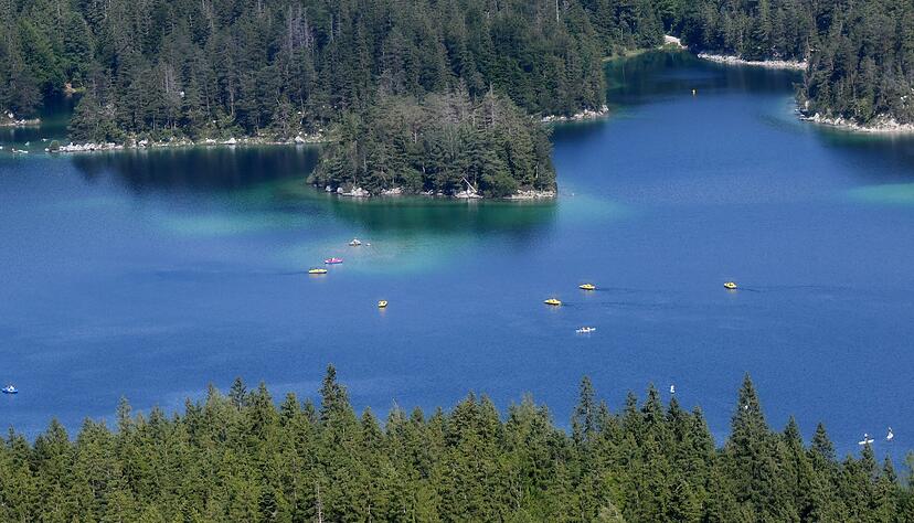 Im Eibsee sind ein Mann und sein Sohn untergegangen. (Symboldbild)