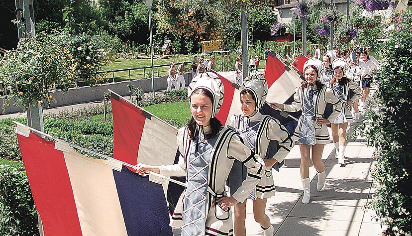 Zusammengestellt von Archiv und Dokumentation der Heilbronner Stimme 

Zur Eröffnung des Nordheimer Blumensommers am 25. Mai 2003 kommen die Heilbronner Majoretten.