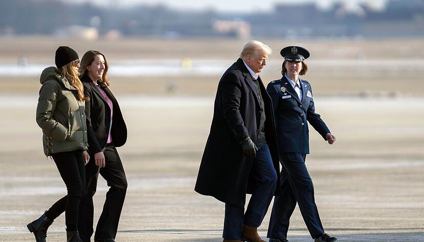 US-Präsident Trump ist mit seiner Ehefrau Melania Trump nach North Carolina gereist. US-Präsident Trump ist mit seiner Ehefrau Melania Trump nach North Carolina gereist.