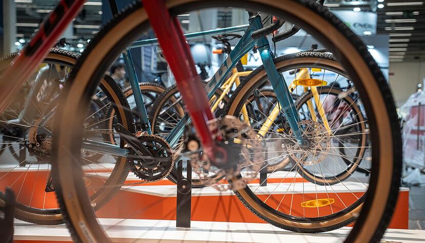 Räder über Räder: Die Fachmesse Eurobike in Frankfurt öffnet. (Archivbild)