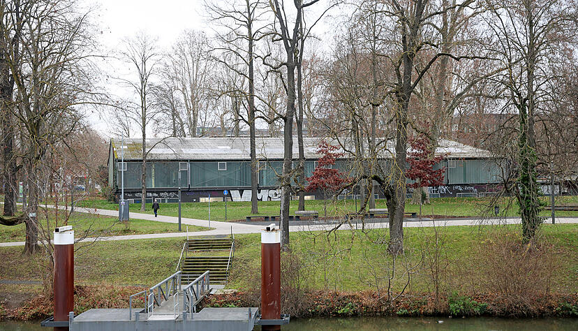 Neckarufer mit Rollsporthalle in Heilbronn: Im Zuge der Campuspl&auml;ne sollen drei Sportst&auml;tten an anderer Stelle neu gebaut werden.