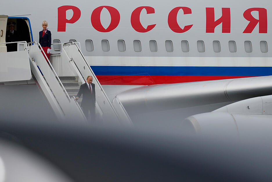 Wladimir Putin folgte etwa eine Stunde später. Wladimir Putin folgte etwa eine Stunde später.