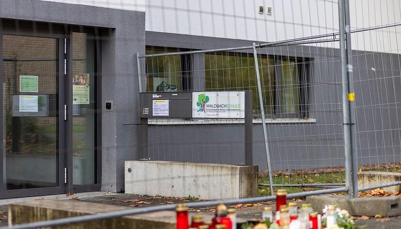 Nach Schüssen an einer Offenburger Schule ist ein Jugendlicher gestorben. Nach Schüssen an einer Offenburger Schule ist ein Jugendlicher gestorben.