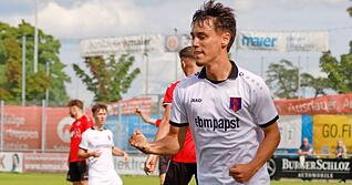Marco Specht jubelt über seinen Doppelpack, aber in ersterLinie auch über den 4:2-Sieg des FSV Hollenbach beim 1. Göppinger SV.
Foto: Marc Schmerbeck