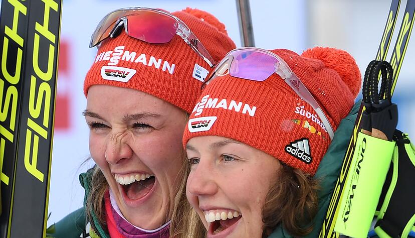 Denise Herrmann-Wick (l) und Laura Dahlmeier: Früher zusammen im Team, dann zusammen als ZDF-Expertinnen. (Archivfoto)