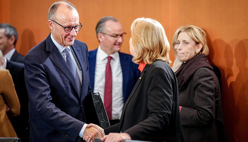 Haben sich geeinigt: Bundeskanzler Friedrich Merz (CDU) und  Bundesarbeitsministerin B&auml;rbel Bas (SPD) wollen jetzt die Reform des B&uuml;rgergeldes auf den Weg bringen.