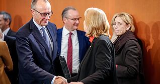 Haben sich geeinigt: Bundeskanzler Friedrich Merz (CDU) und  Bundesarbeitsministerin B&auml;rbel Bas (SPD) wollen jetzt die Reform des B&uuml;rgergeldes auf den Weg bringen.